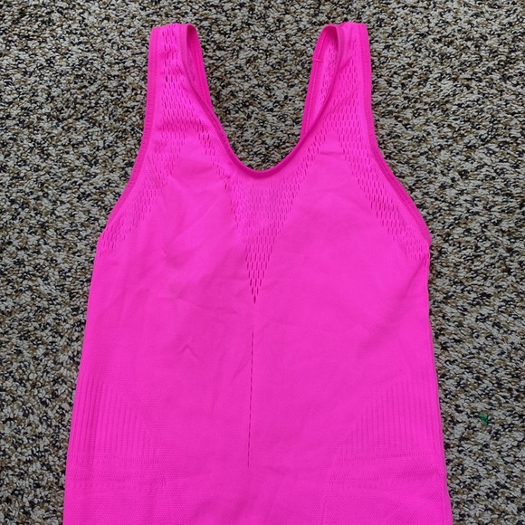 Lululemon Enlighten Hot Pink Tank - Picture 5 of 9